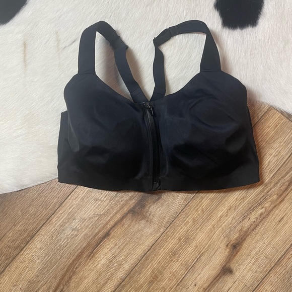 VSX Knockout Front-Close Sports Bra - Picture 2 of 7